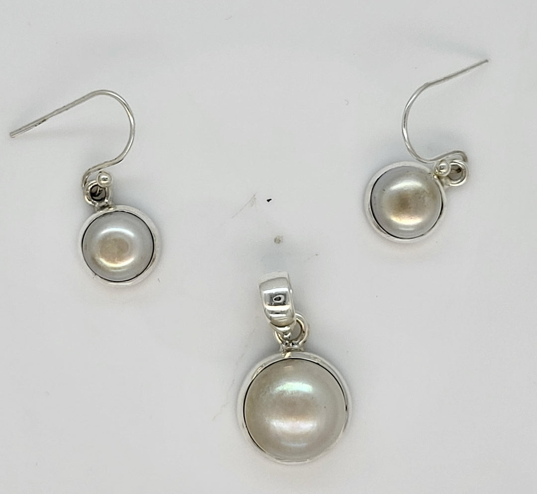 Pearl 925 Sterling Silver Pendant and Earrings Set