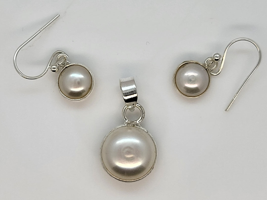 Pearl 925 Sterling Silver Pendant and Earrings Set