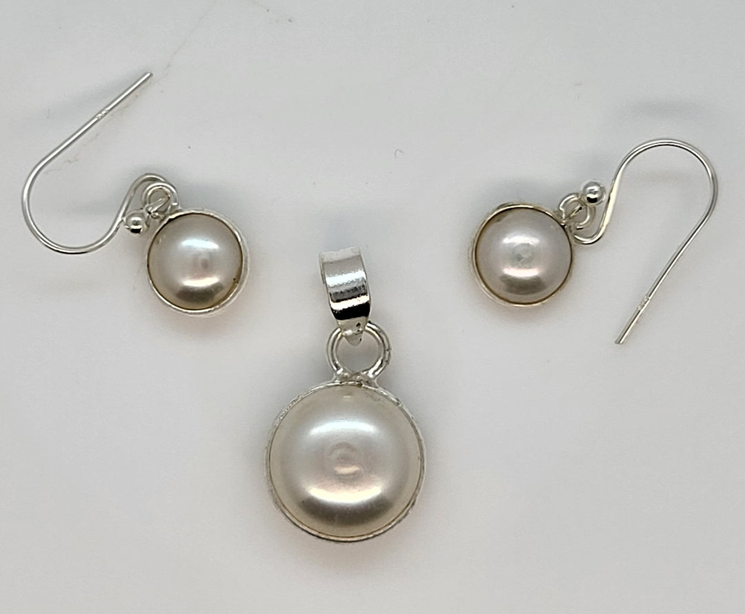 Pearl 925 Sterling Silver Pendant and Earrings Set